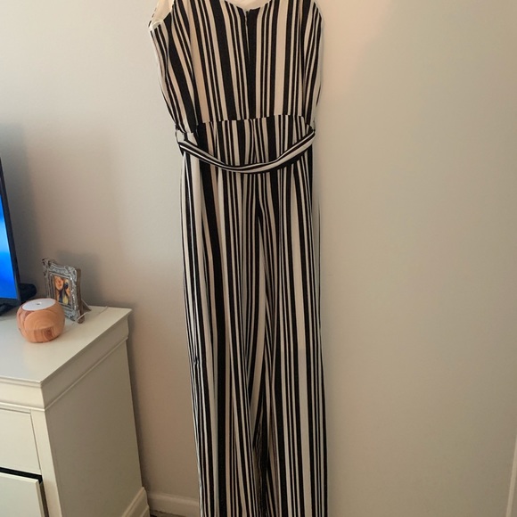Size large pant jumpsuit. - Picture 3 of 4